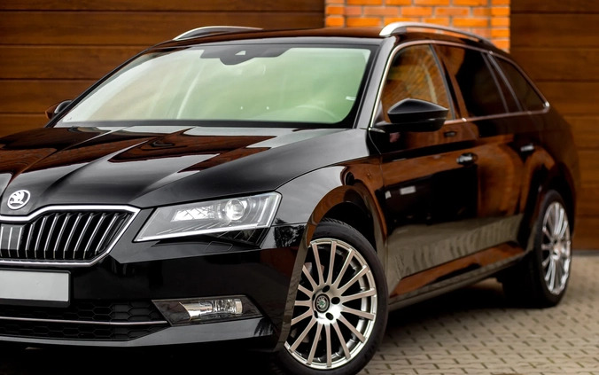 Skoda Superb cena 56800 przebieg: 265000, rok produkcji 2016 z Radom małe 781
